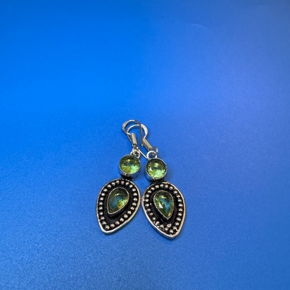 Elegant Silver and Peridot Dangle Earrings in 925 Silver